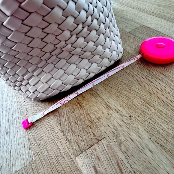 🤍WOVEN HANDBAG & MATCHING POUCH - Picture 3 of 5